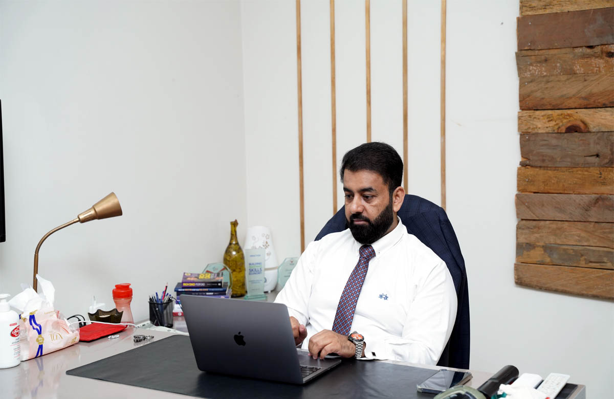 Public Relations vs Advertising | Key Differences by Munir Ahmad