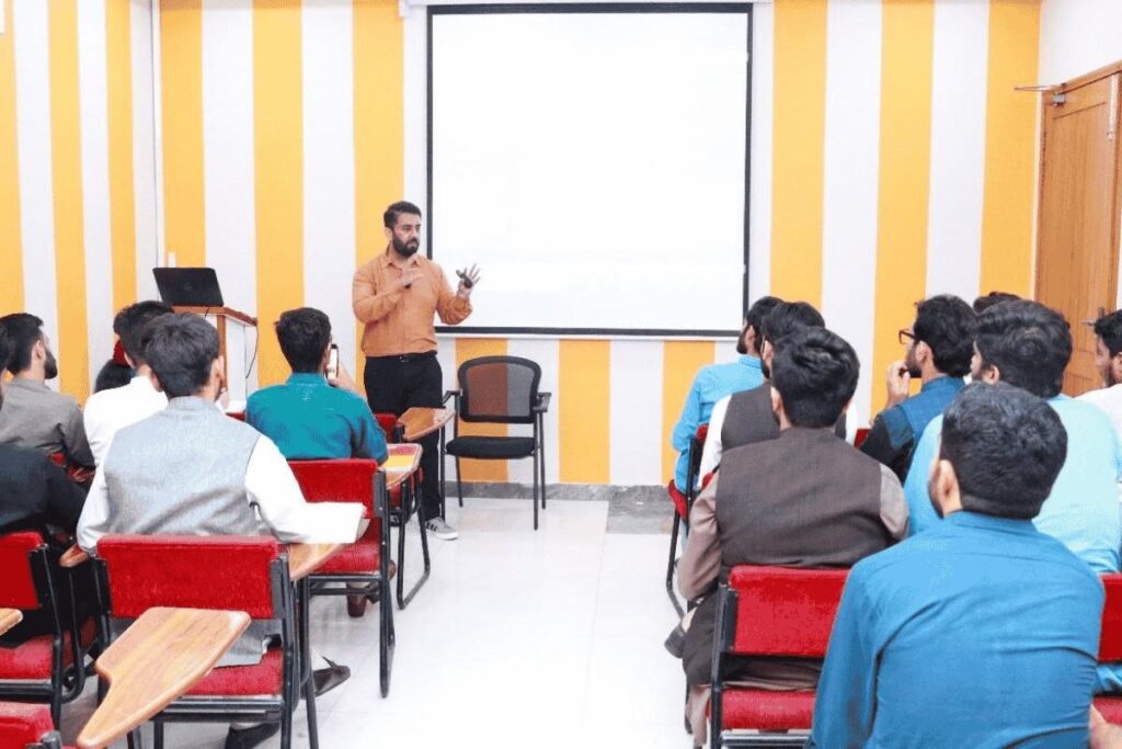 Ecommerce motivation session with students and entrepreneurs | Munir Ahmad
